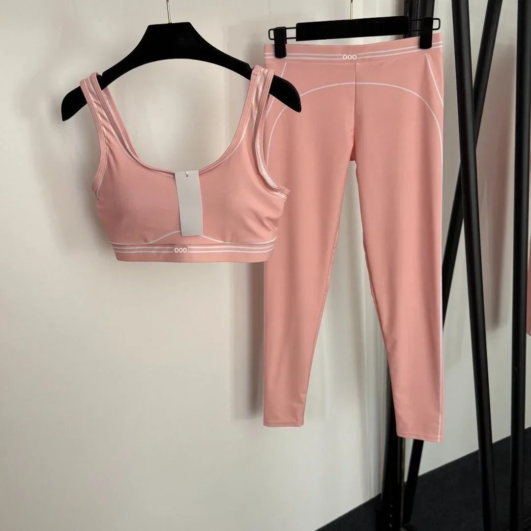 Yoga Fitness Outfit - ชุดออกกำลังกายสองชิ้น เสื้อกล้ามและกางเกงขายาว ระบายอากาศได้ดี ยืดหยุ่น สวมใส่สบาย เหมาะสำหรับวิ่ง